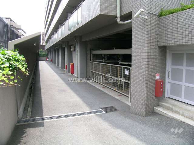 建物1階部分にある敷地内駐車場