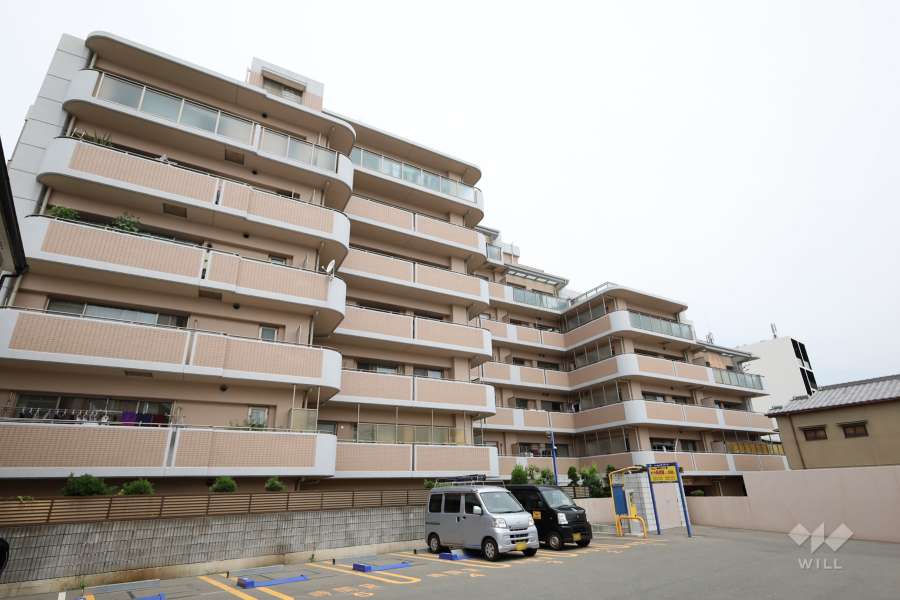 サンマンションアトレ吹田片山通りの外観（南側から）