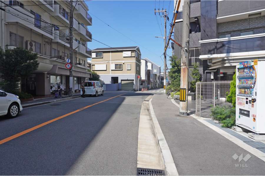 敷地南側の前面道路