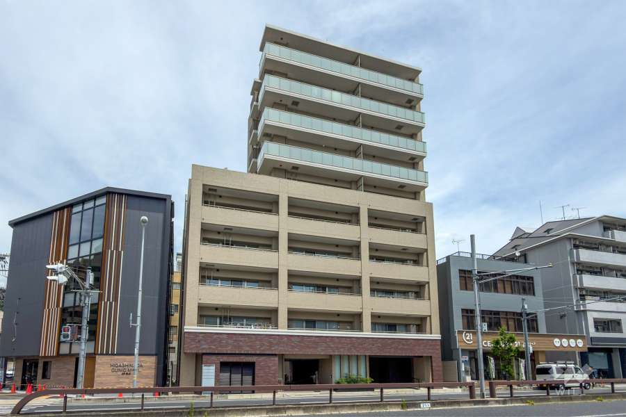 ワコーレ神戸本山中町el’zマンションの外観（南西側から）