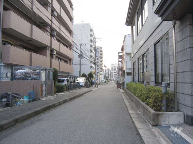 敷地南側の前面道路