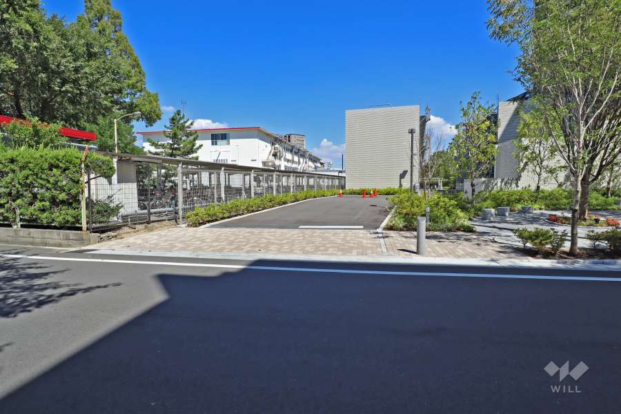 敷地の出入り口（西側）