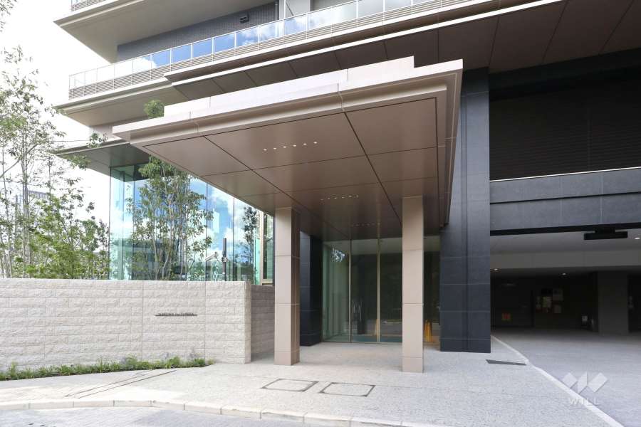 東側エントランス