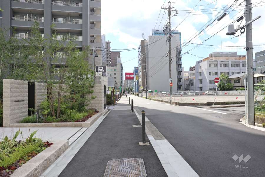 敷地北側の前面道路（東側から）