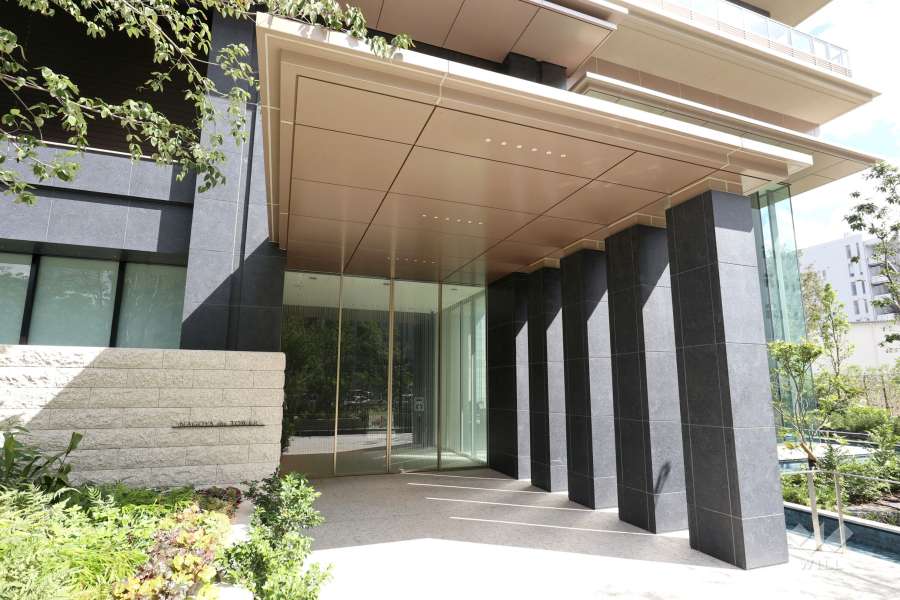 北側エントランス