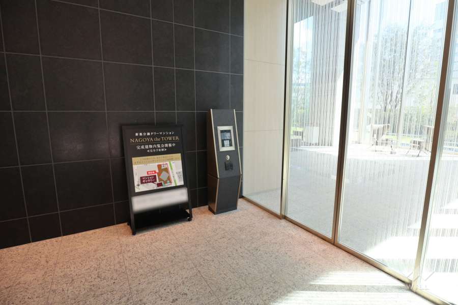 エントランス（北側）はオートロック付きです。