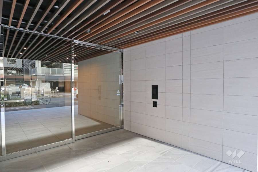 エントランスはオートロック付きです。