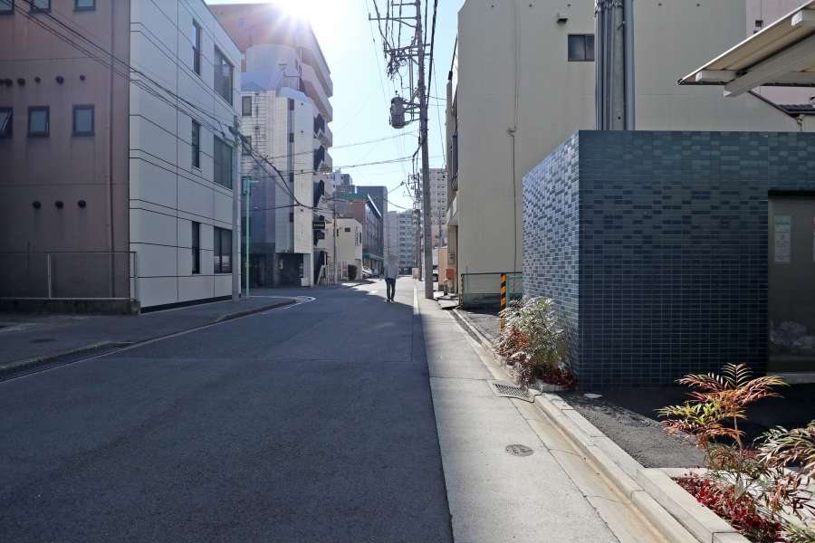 敷地東側の前面道路