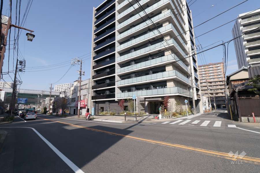 敷地東側の前面道路（南側から）