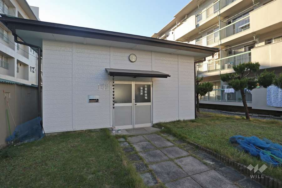 敷地に隣接する集会所