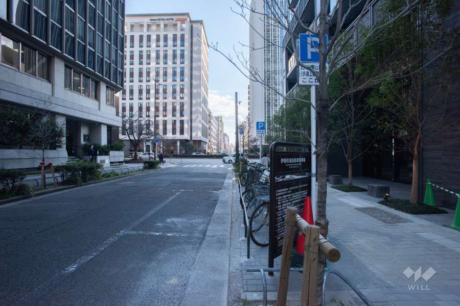 敷地東側の前面道路