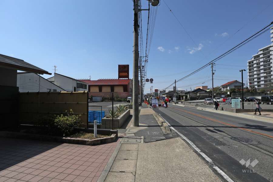 敷地北側の前面道路（東側から）