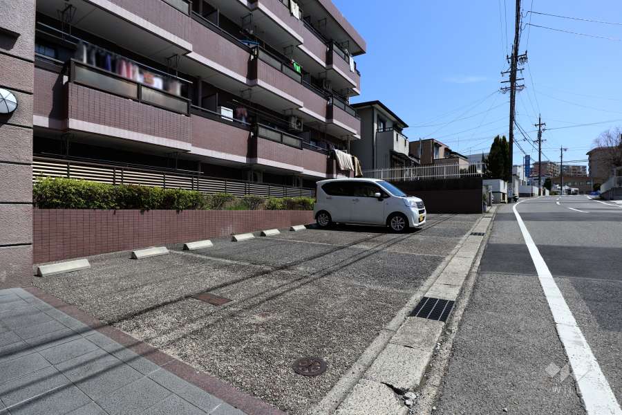 敷地内駐車場（屋外平面式）