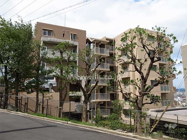 グローバル吹田新芦屋の外観（南側から）