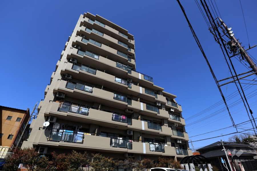 シャルマンコーポ尾張瀬戸の外観（南西側から）