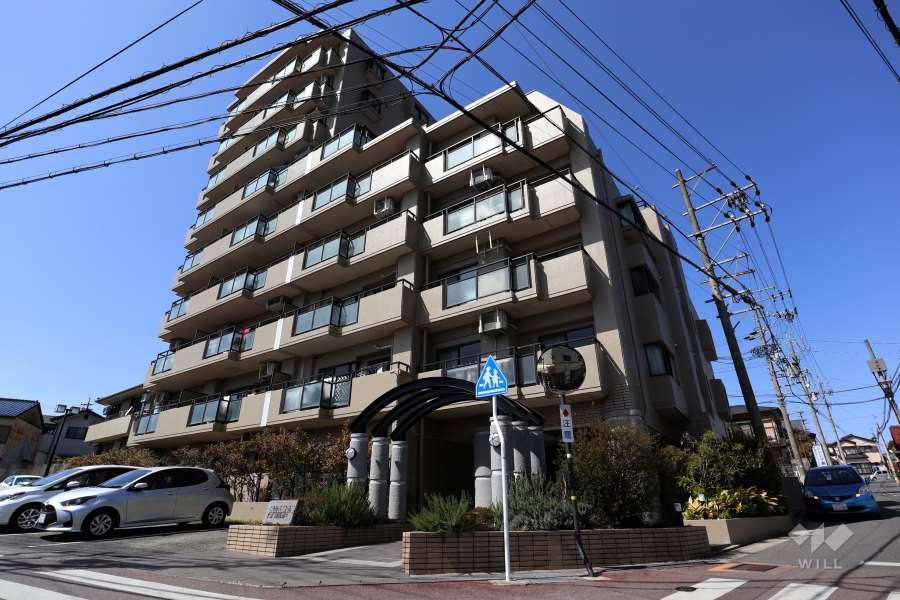 シャルマンコーポ尾張瀬戸の外観（南東側から）