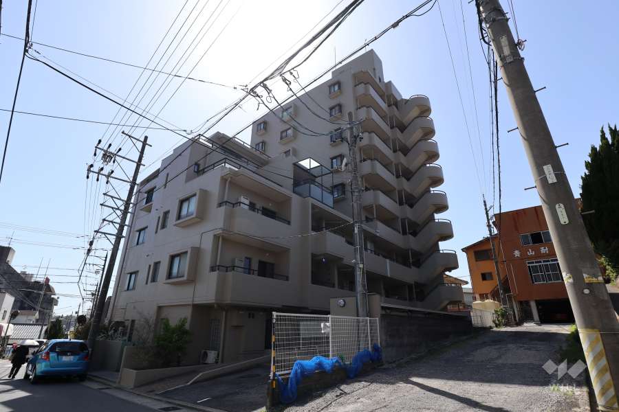 シャルマンコーポ尾張瀬戸の外観（北東側から）