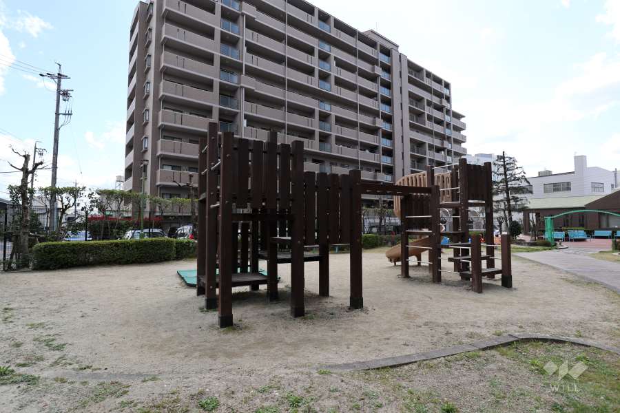 敷地内にはプレイロットがあります。
