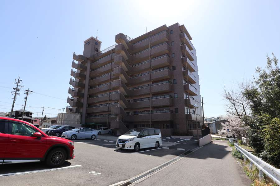 サンピボット瀬戸の外観（北西側から）