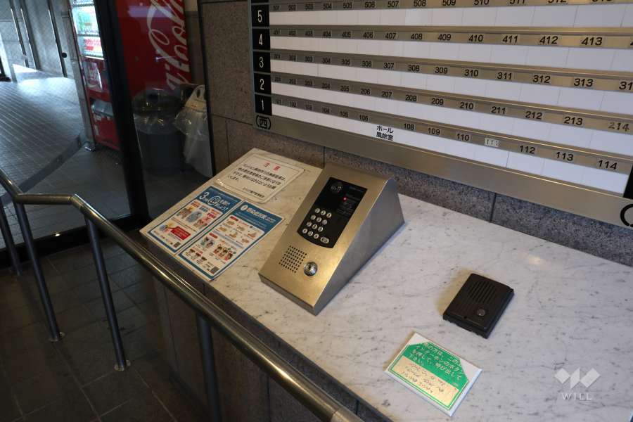 オートロックの操作盤、案内板