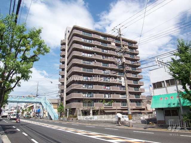 グランコート吹田の外観(西側から）