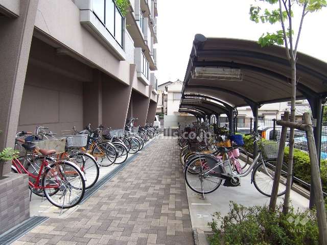 エントランス横にある駐輪場