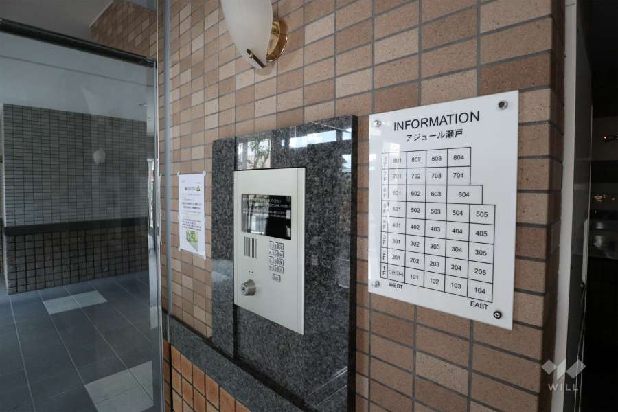 オートロックの操作盤、案内板