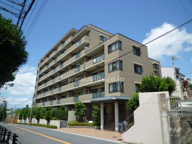 ステイツ吹田・千里丘グランステージの外観（南東側から）