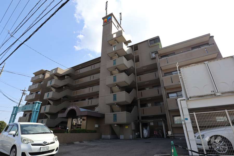 レインボー苗場の外観（北西側から）