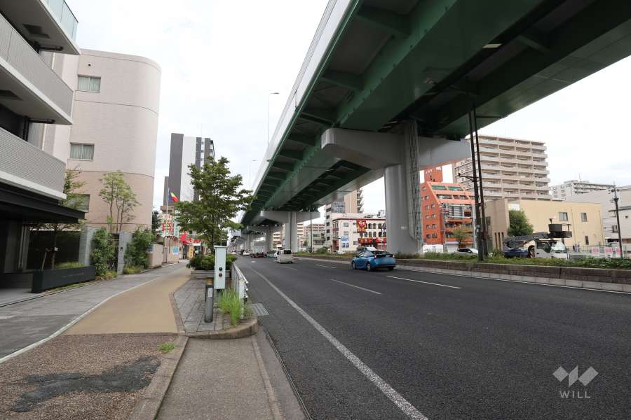 敷地東側の前面道路