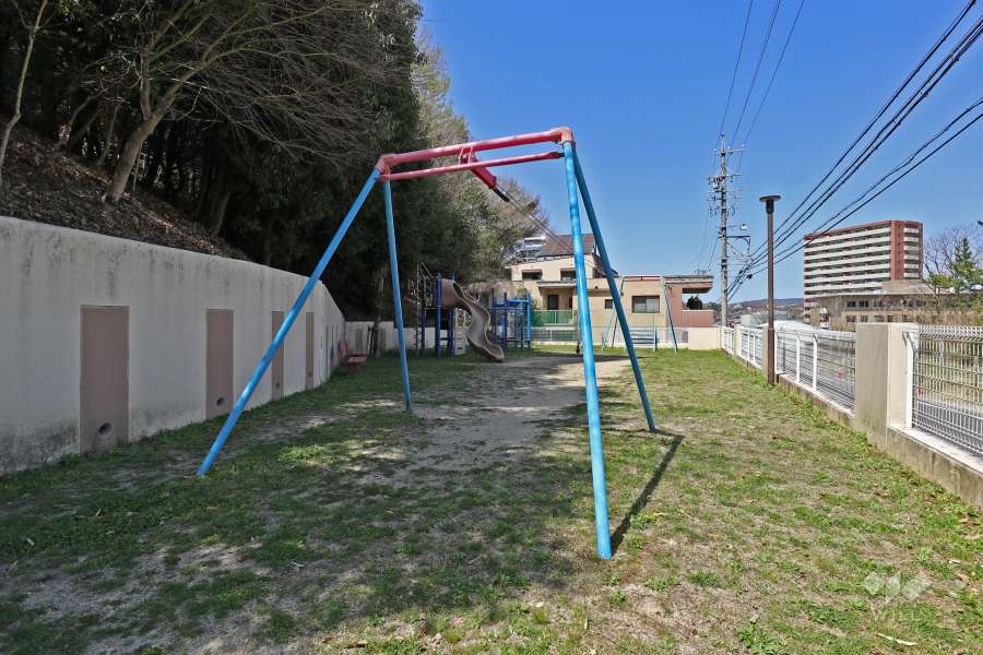 敷地内にはプレイロットがあります。