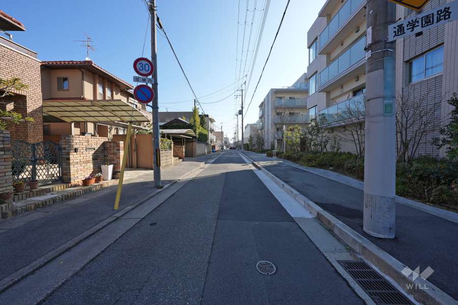 敷地北東側前面道路（北側から）