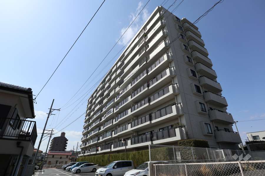 シャルマンコーポ新瀬戸ヒルズの外観（南東側から）
