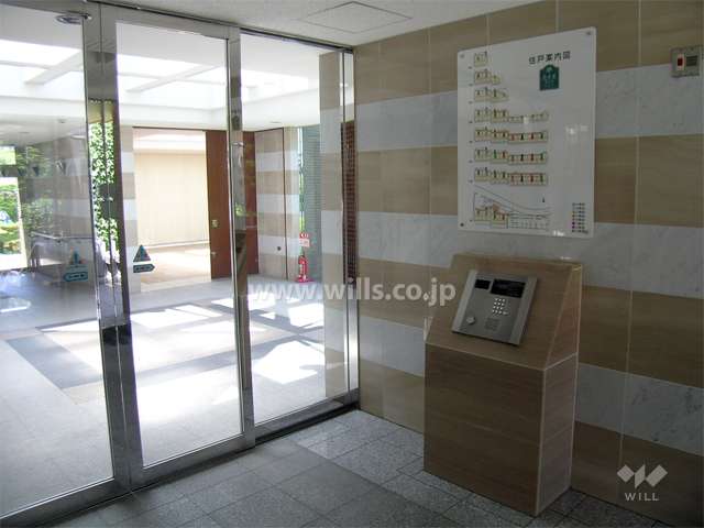 オートロック付きのエントランス。