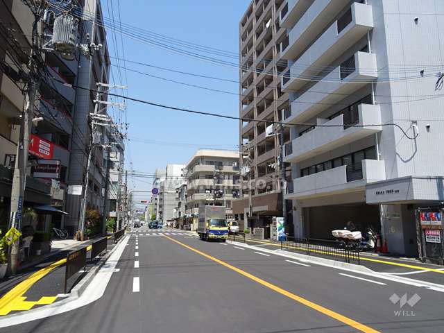 敷地西側の前面道路