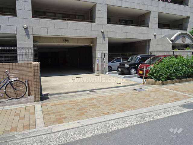 駐車場出入り口