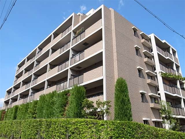 ステラヒルズ千里山星が丘の外観（南東側から）