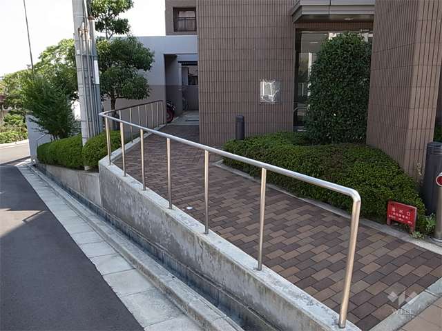 駐輪場へのアプローチ