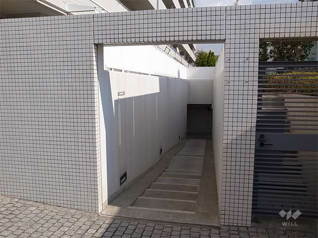 地階にある駐輪場へのアプローチ