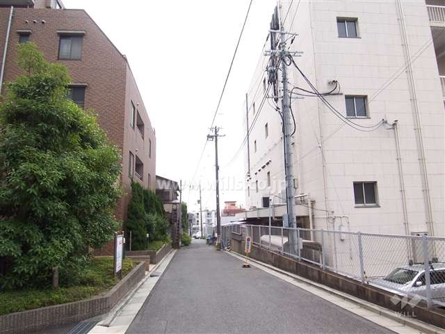 マンションの前面道路