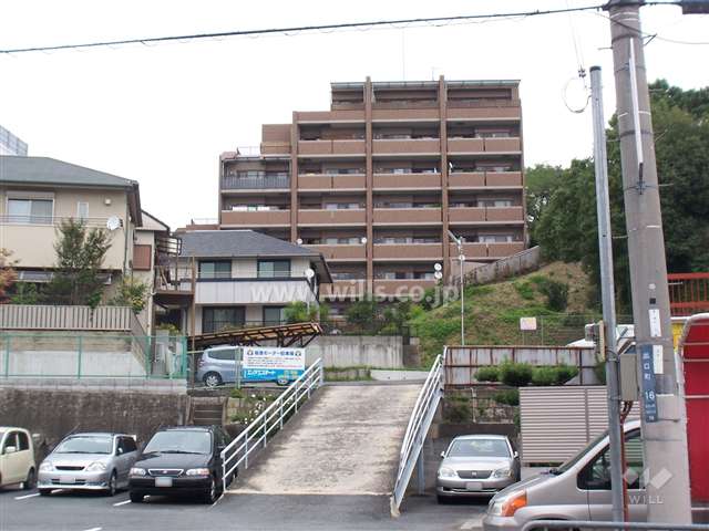 エステムコート吹田片山公園フローラの外観(南側から）