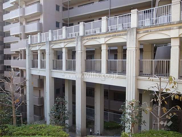 管理棟と住戸棟をつなぐ空中廊下