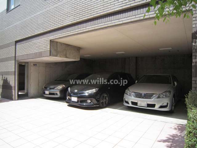 敷地内駐車場（分譲3台分）