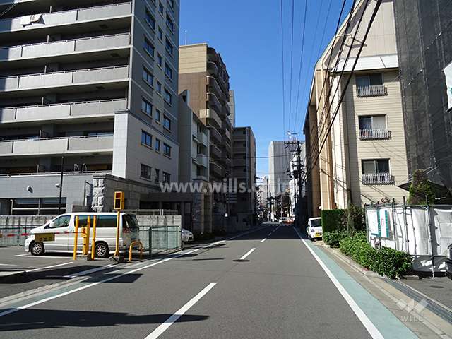 敷地北側の前面道路