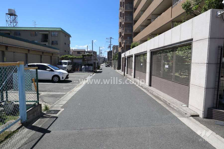 敷地東側の前面道路