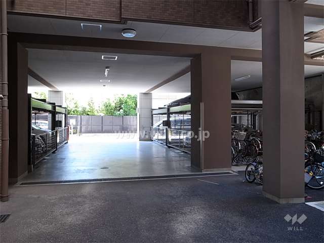 敷地内駐車場と駐輪場