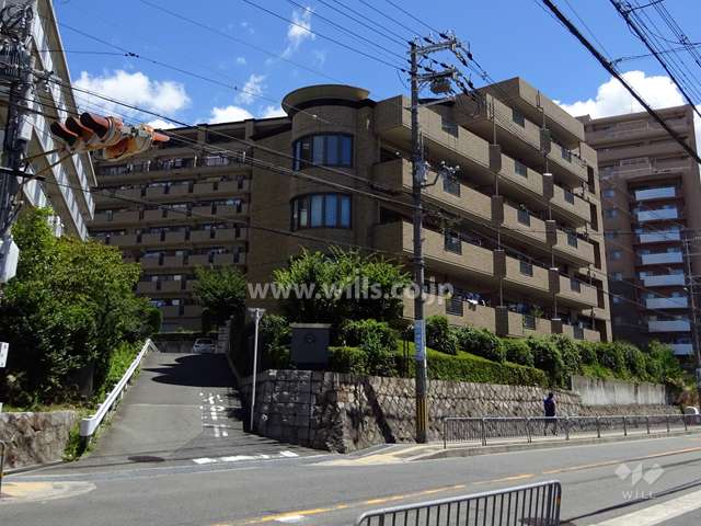 アパガーデンヒルズ吹田片山公園の外観（南西側から）