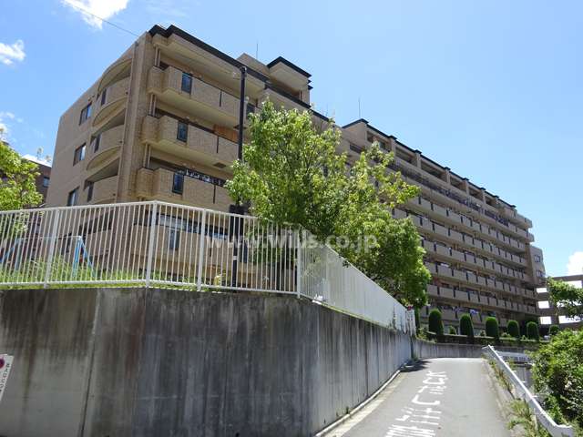 アパガーデンヒルズ吹田片山公園の外観（北西側から）
