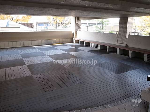 雨の日の子供の遊び場にピッタリのピロティ