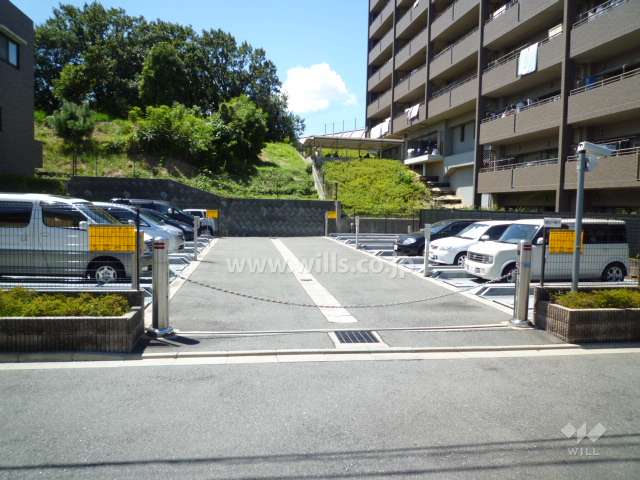 敷地内駐車場（ロボットゲート付き）